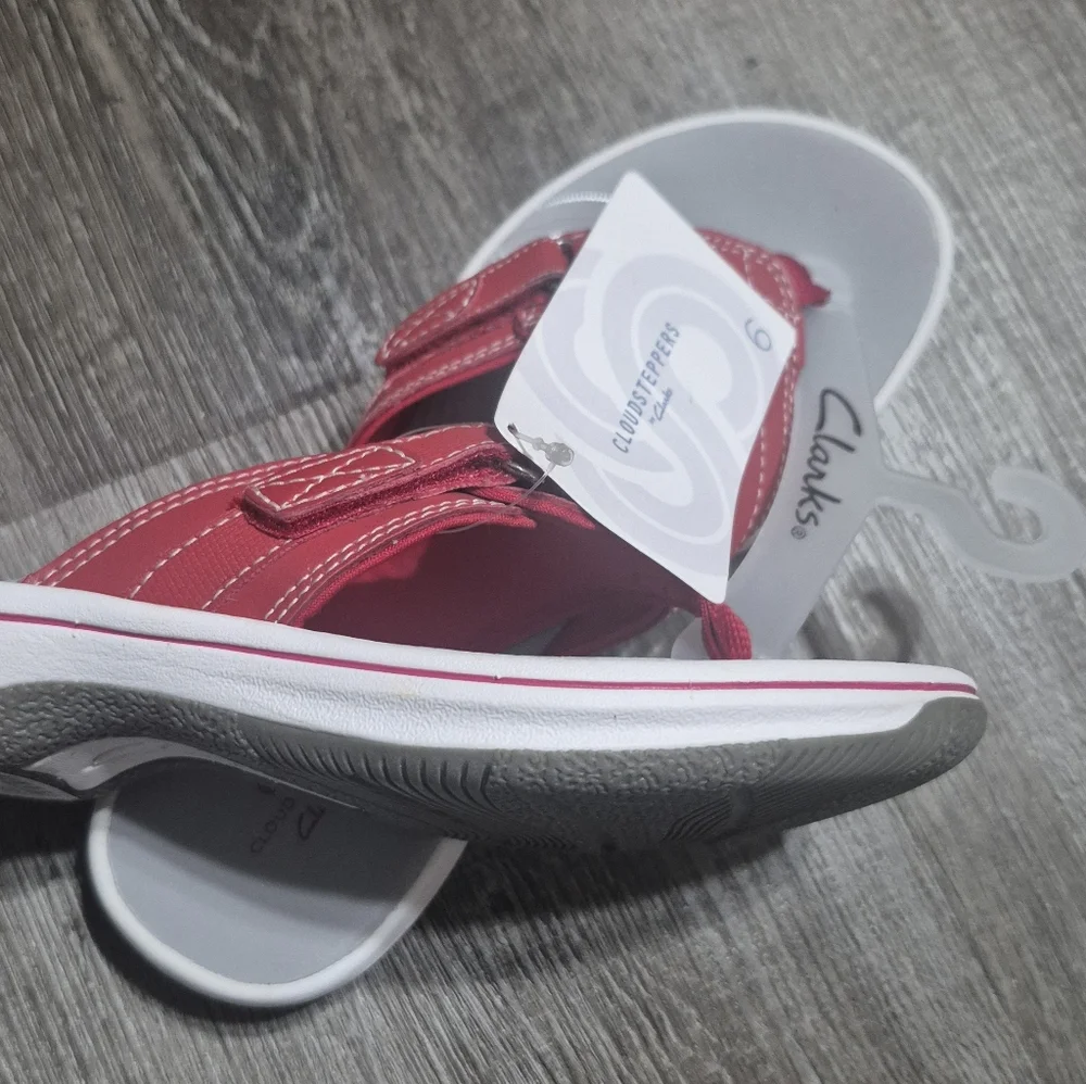 Clarks Women's Size 6 Red Flip Flops - Picture 3 of 10